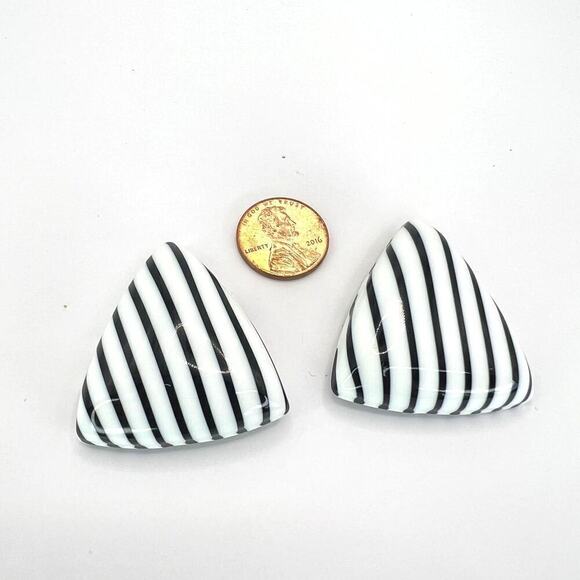 Vintage Domed Triangle Clip On Earrings Black White Striped Acrylic 80s - Picture 5 of 5